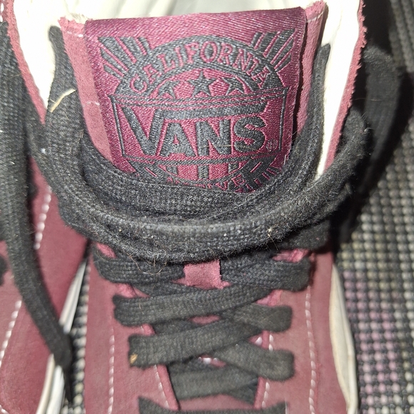 Vans Men’s Sk8-Hi Suede High-Top Sneakers in Burgundy - Picture 12 of 16